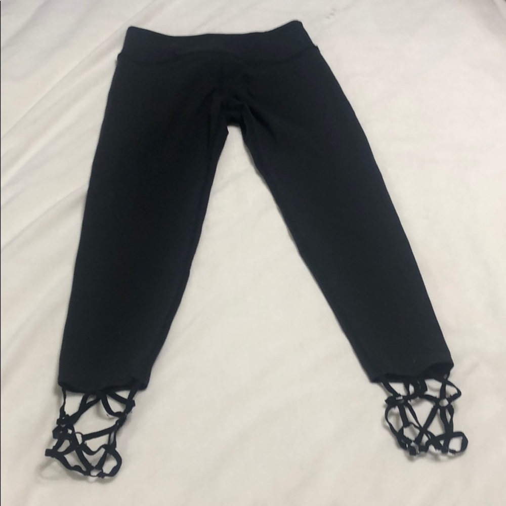 Beyond yoga Strappy ankle leggings size medium
